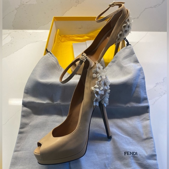 FENDI Spuntata White Floral Heel Platform Peep Toe Nude Shoes Size 7.5 - Picture 11 of 11